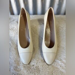 Vintage Salvatore Ferragamo Bone leather Heels